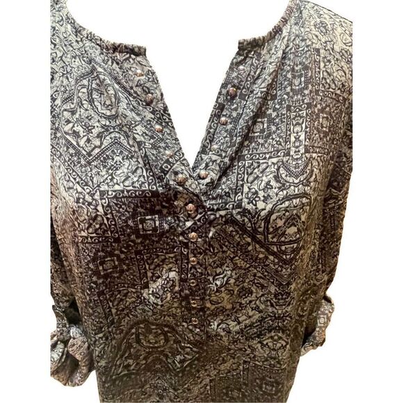 Rock & Republic Gray & Black Long Sleeve Geometric Design High/Low V-Neck Tunic/ - Picture 4 of 16